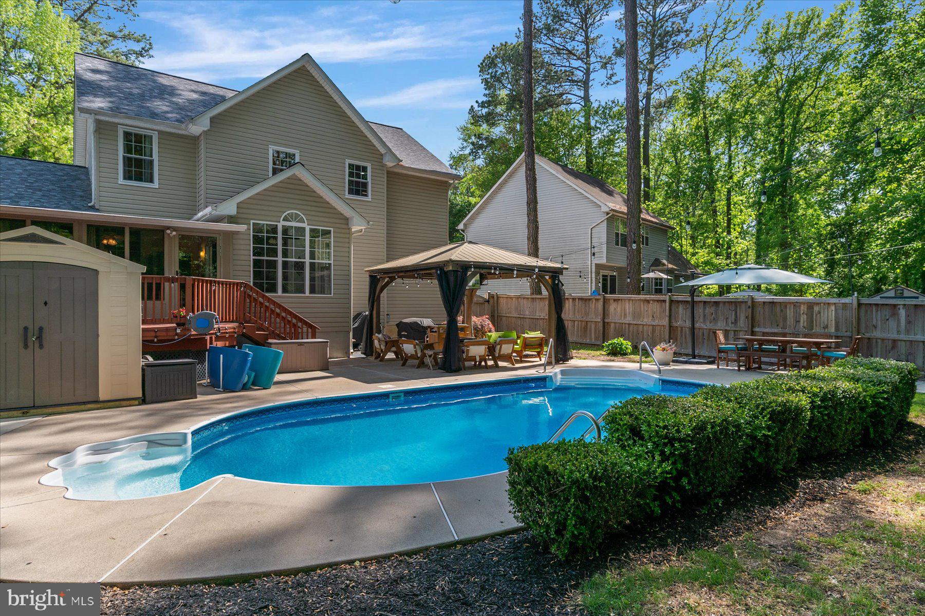 TIMBER LANE THE WOODS - Residential