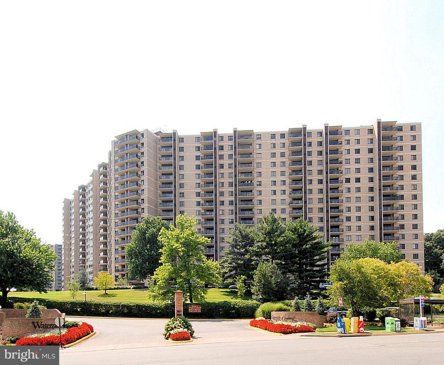 Pull into your garage space & head up to your private top floor condo in a community that has it all. This updated two bedroom with in unit washer/dryer & walk in closets makes for easy living. No matter the season you can swim, relax in the hot tub, work out,& play tennis.Fee includes utilities and amenities galore.You don't even have to go outside. Amazing price per square foot in Alexandria!