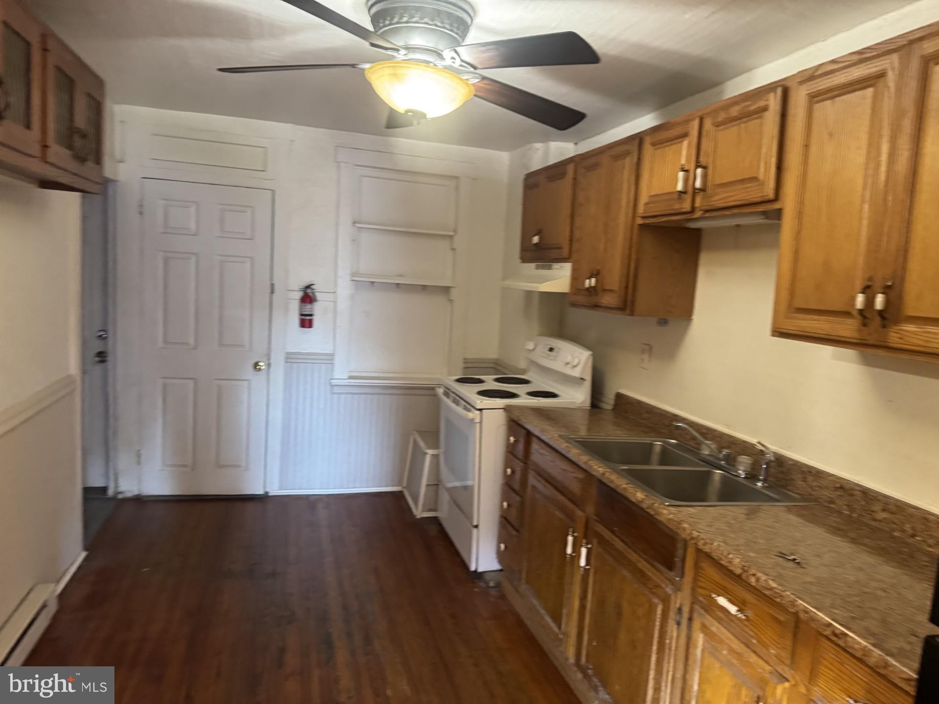 321 S GRAPE STREET