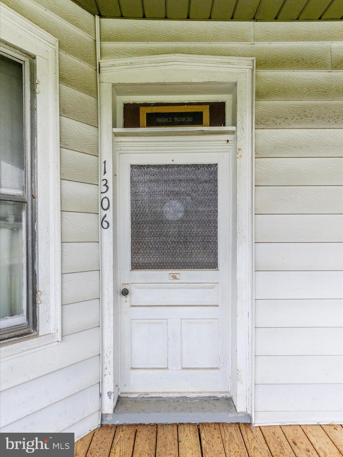 1306 S MAIN
