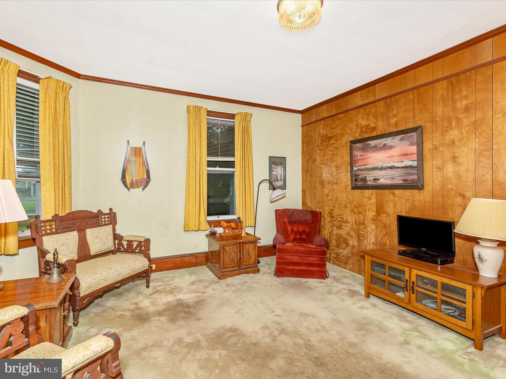 1306 S MAIN