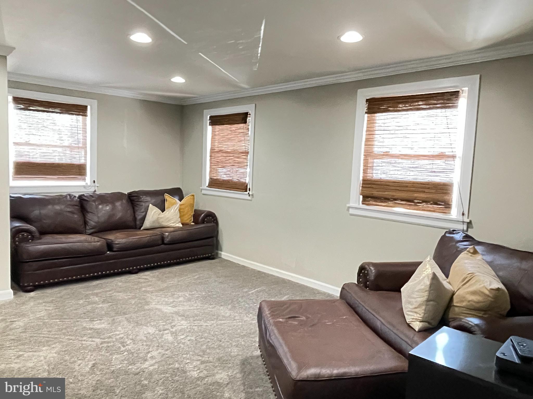 WINDSOR  MILL - Residential