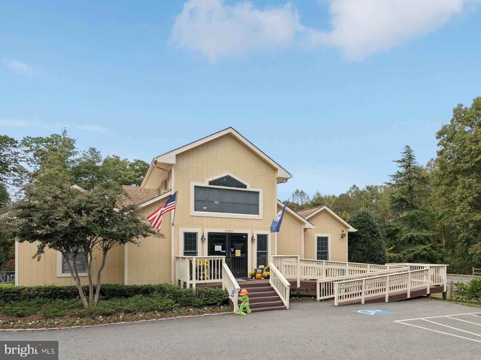 LAKE RIDGE - Residential