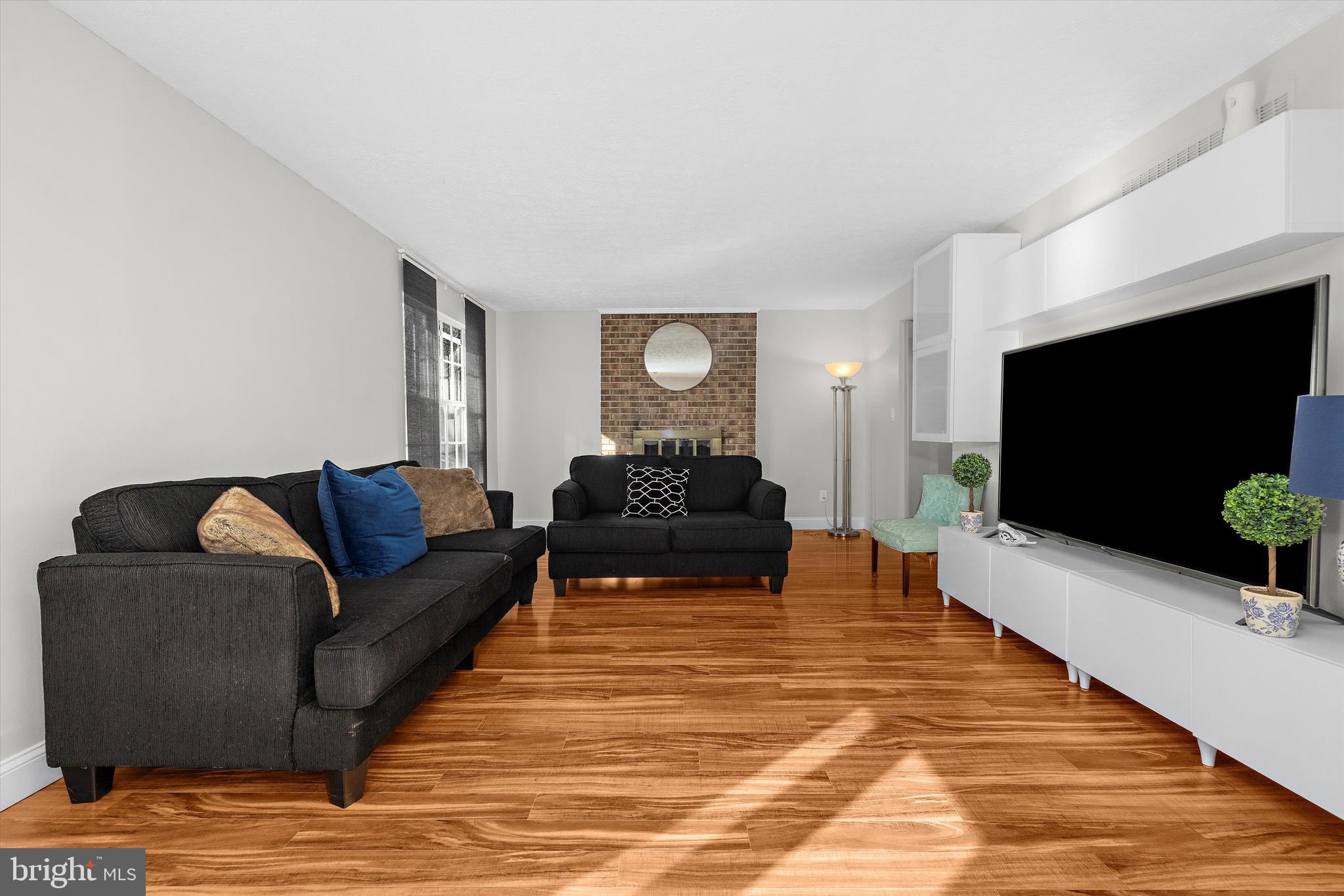 RIDGEFIELD - Residential