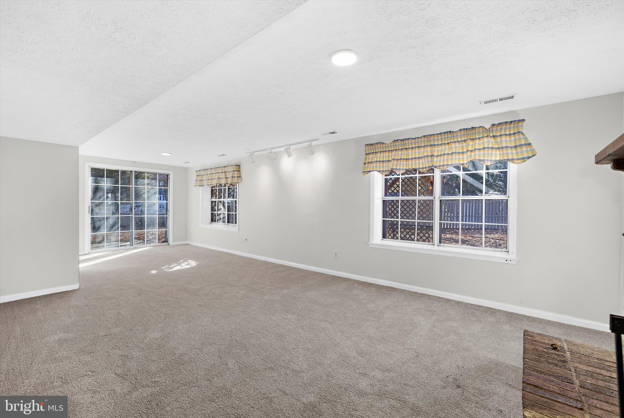 RIDGEFIELD - Residential