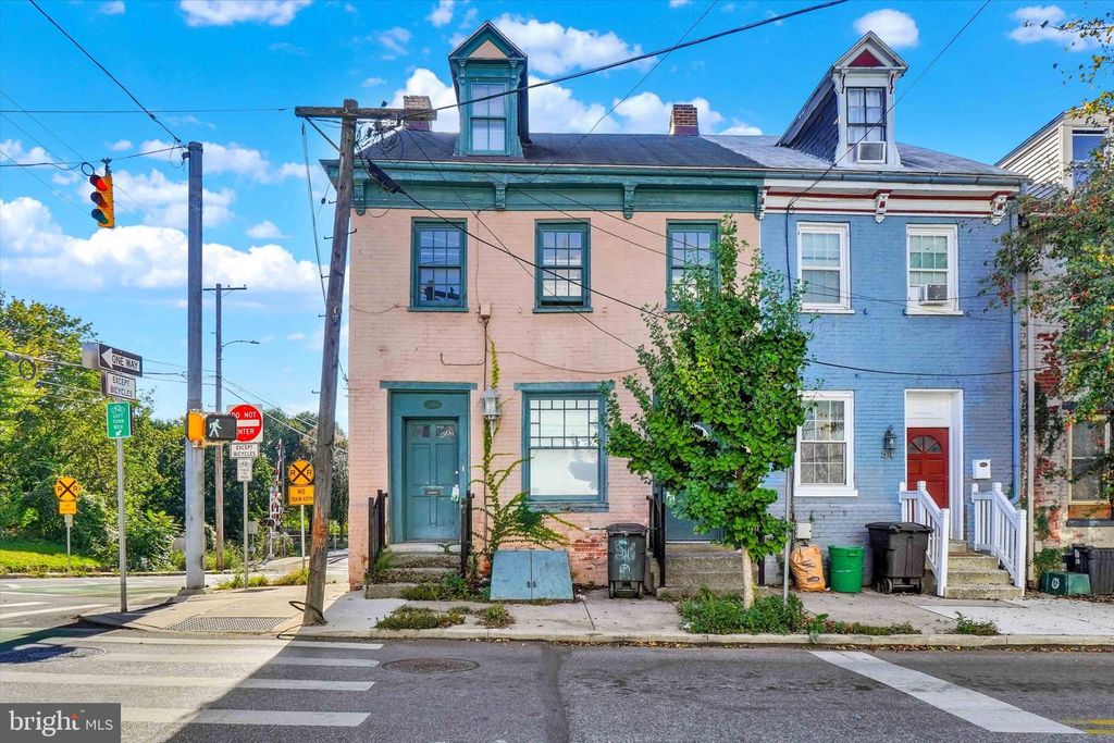 Photo of 56 S Pershing Avenue, YORK, PA 17401 (MLS # PAYK2090644)
