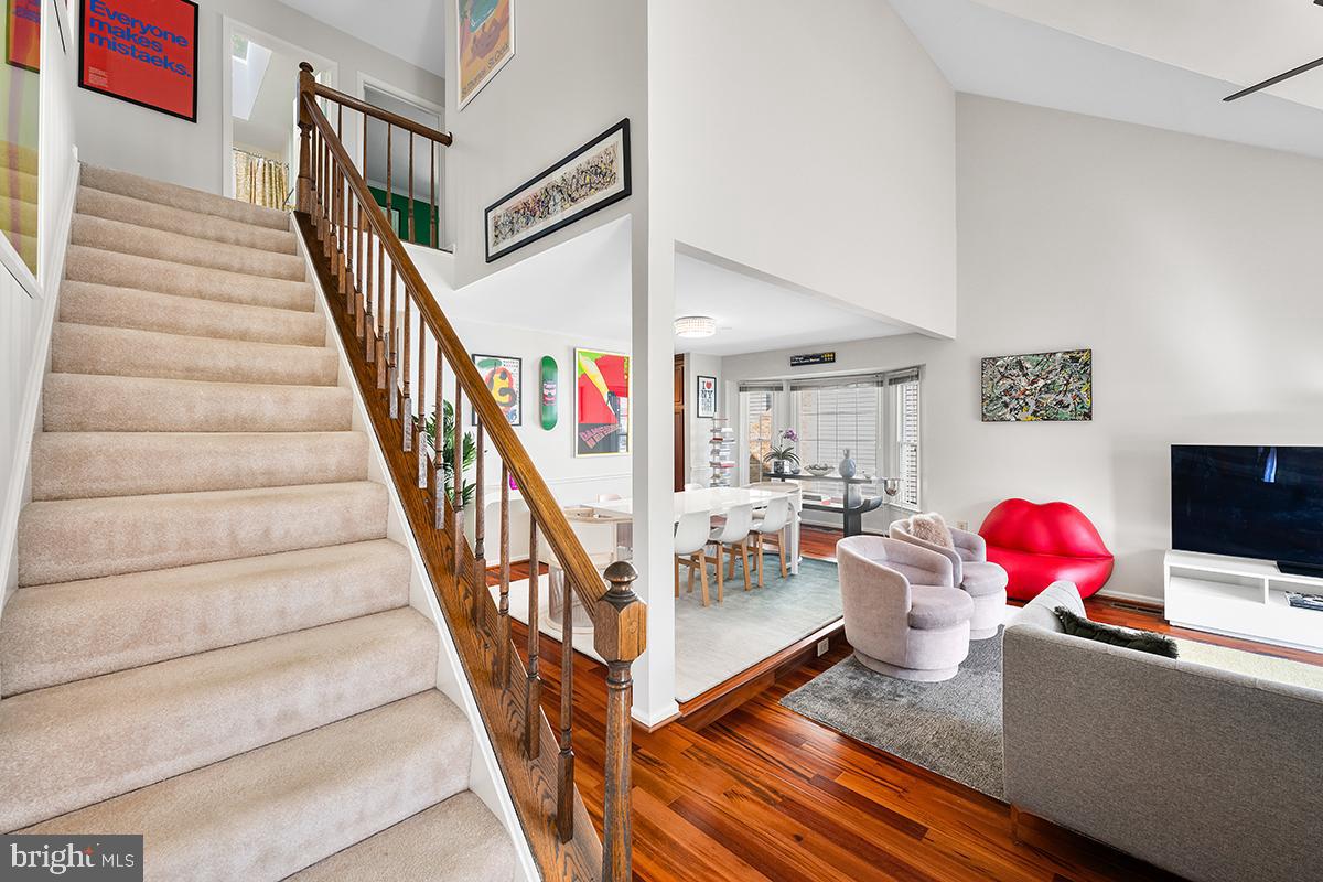 7112 STANCHION LANE