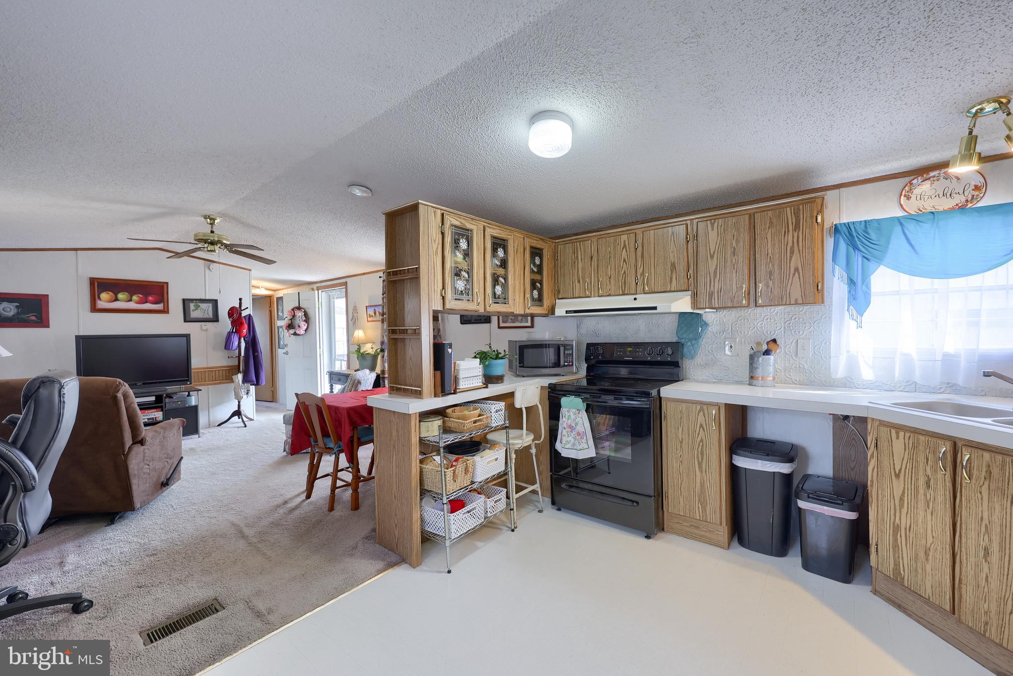 LOG CABIN COURT - Residential