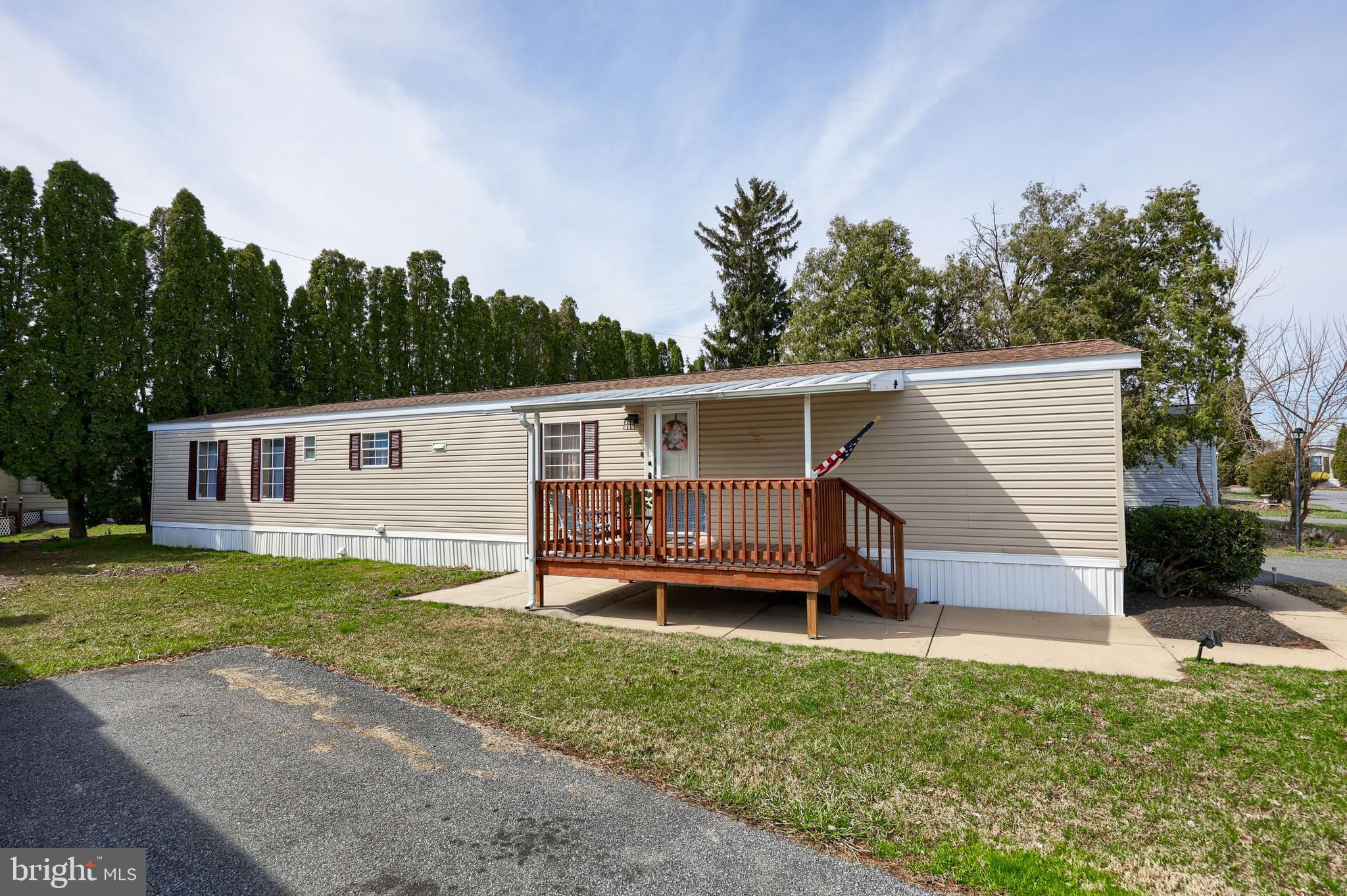 LOG CABIN COURT - Residential