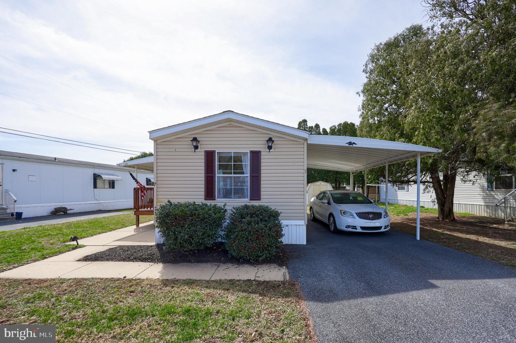 LOG CABIN COURT - Residential