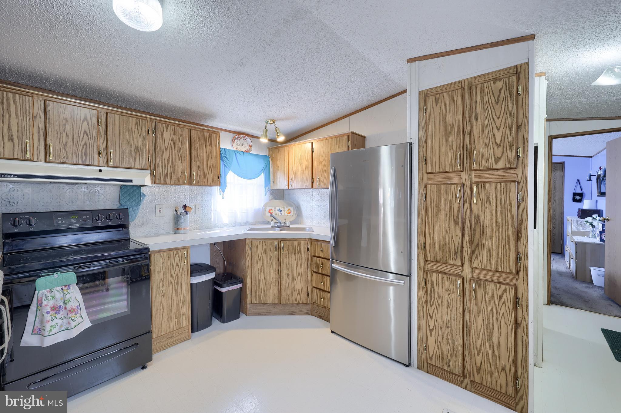 LOG CABIN COURT - Residential