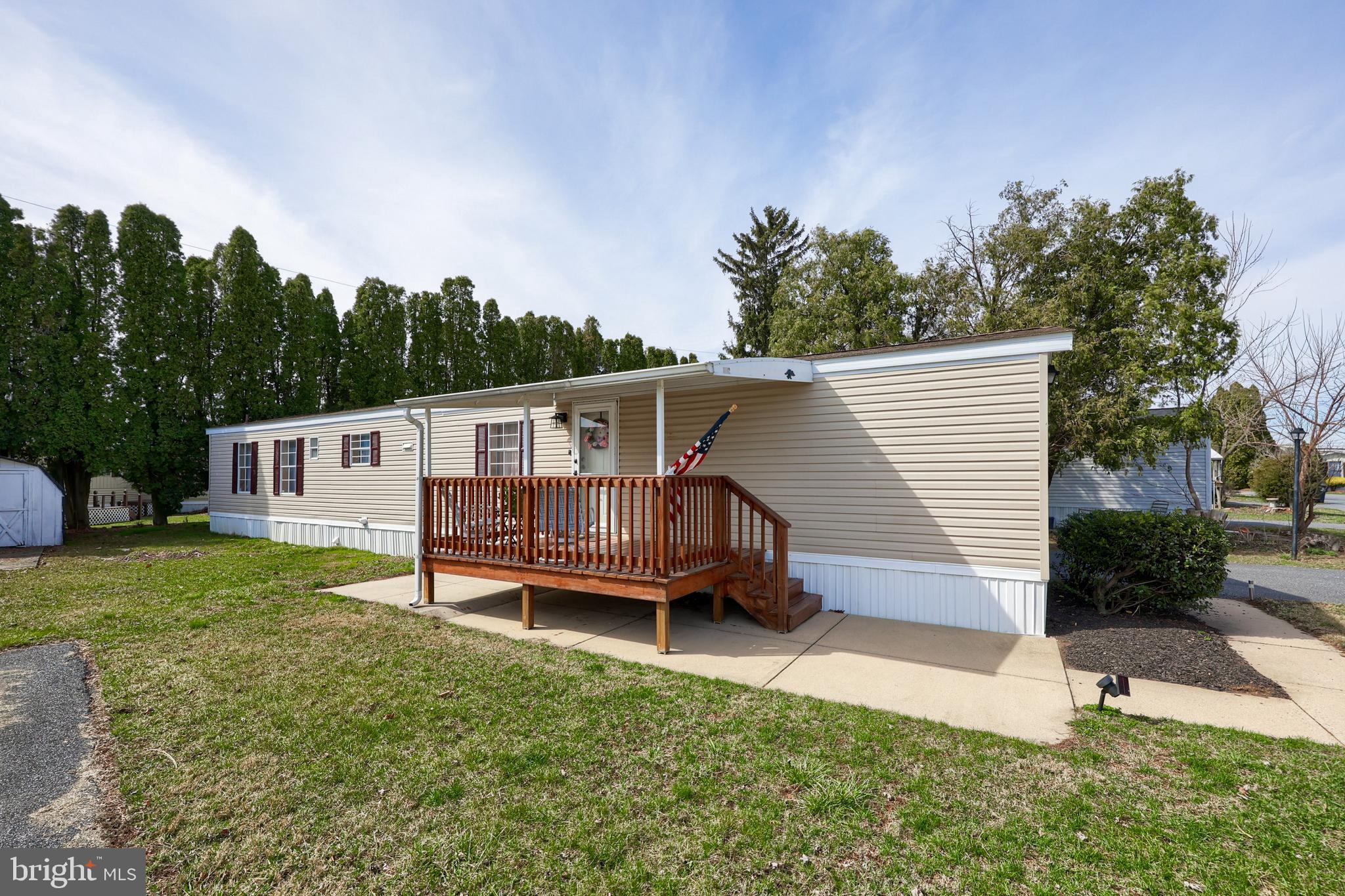 LOG CABIN COURT - Residential