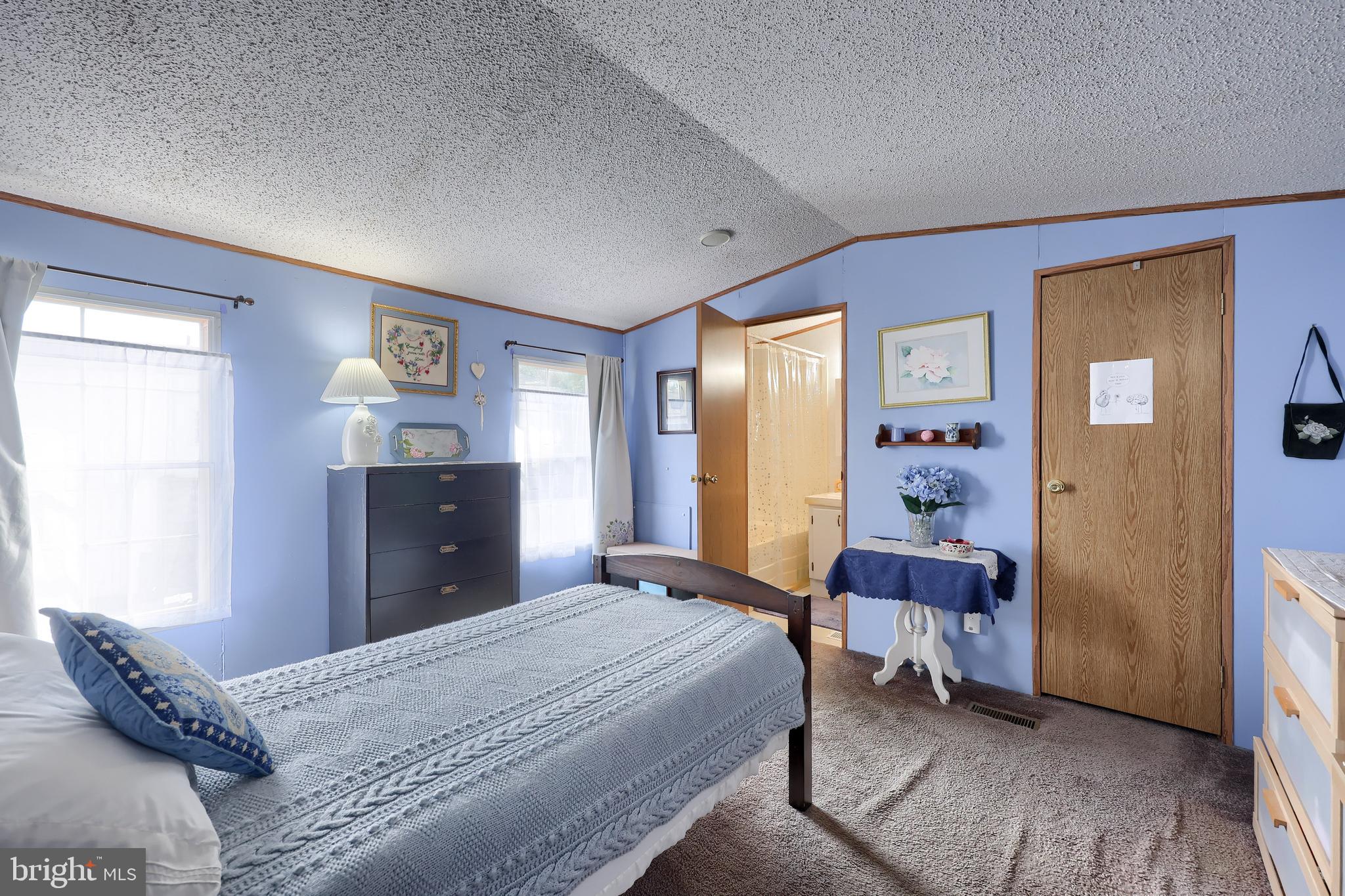 LOG CABIN COURT - Residential