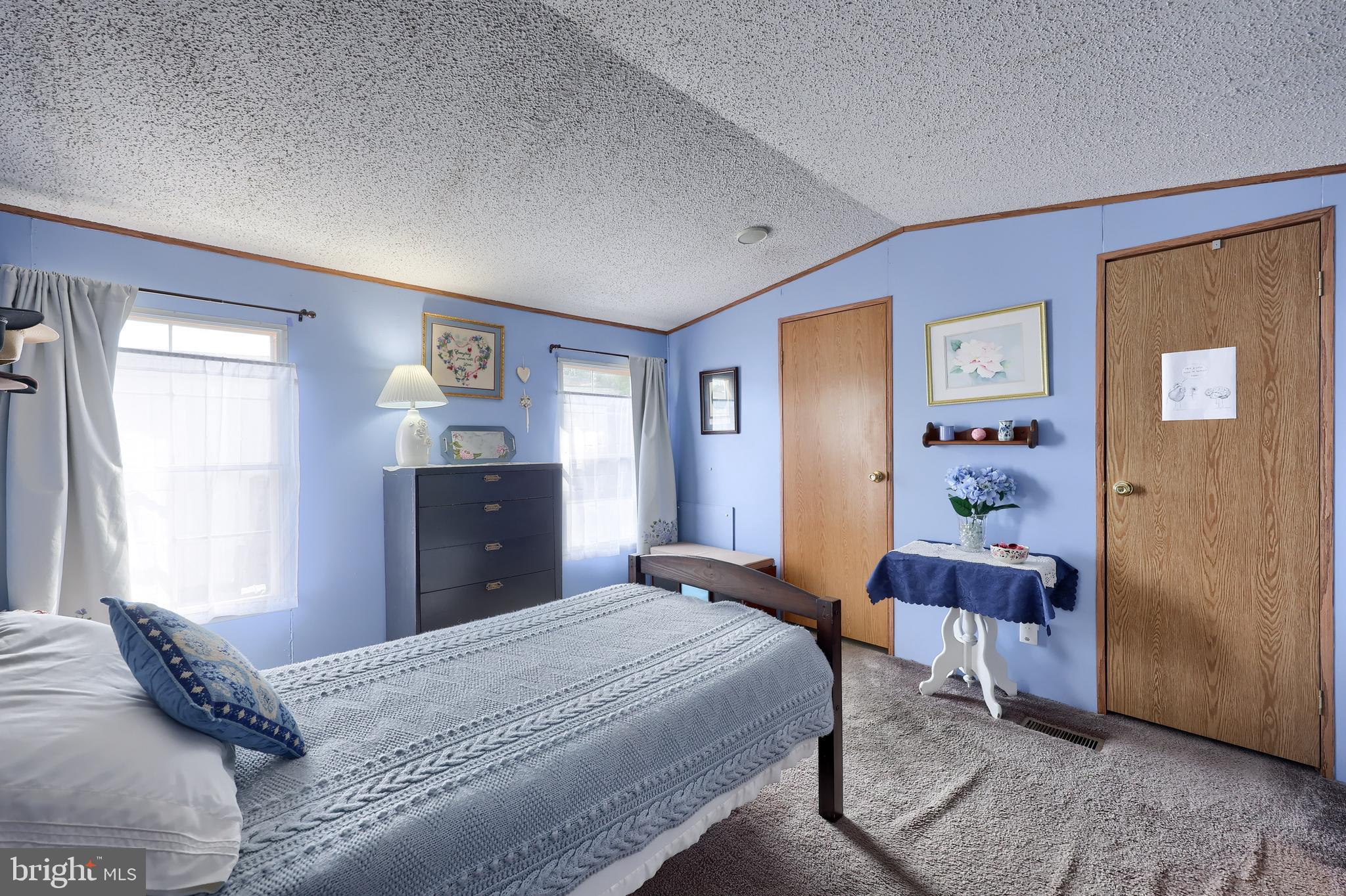 LOG CABIN COURT - Residential