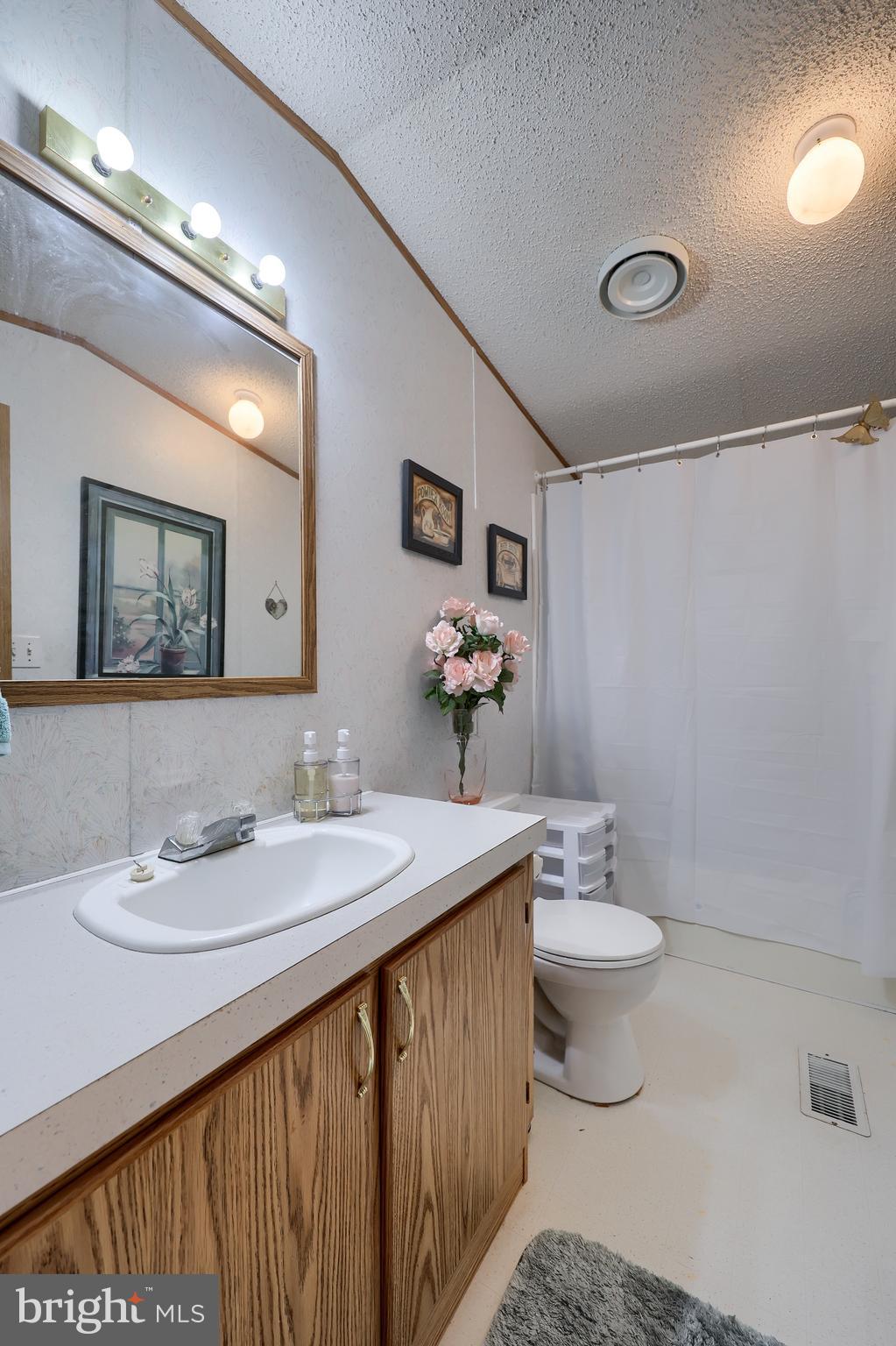 LOG CABIN COURT - Residential