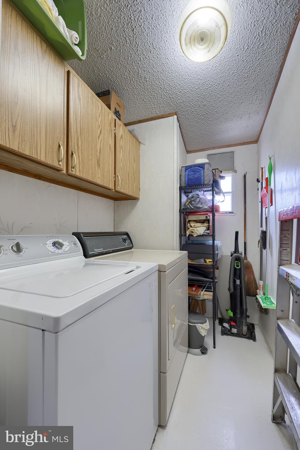 LOG CABIN COURT - Residential