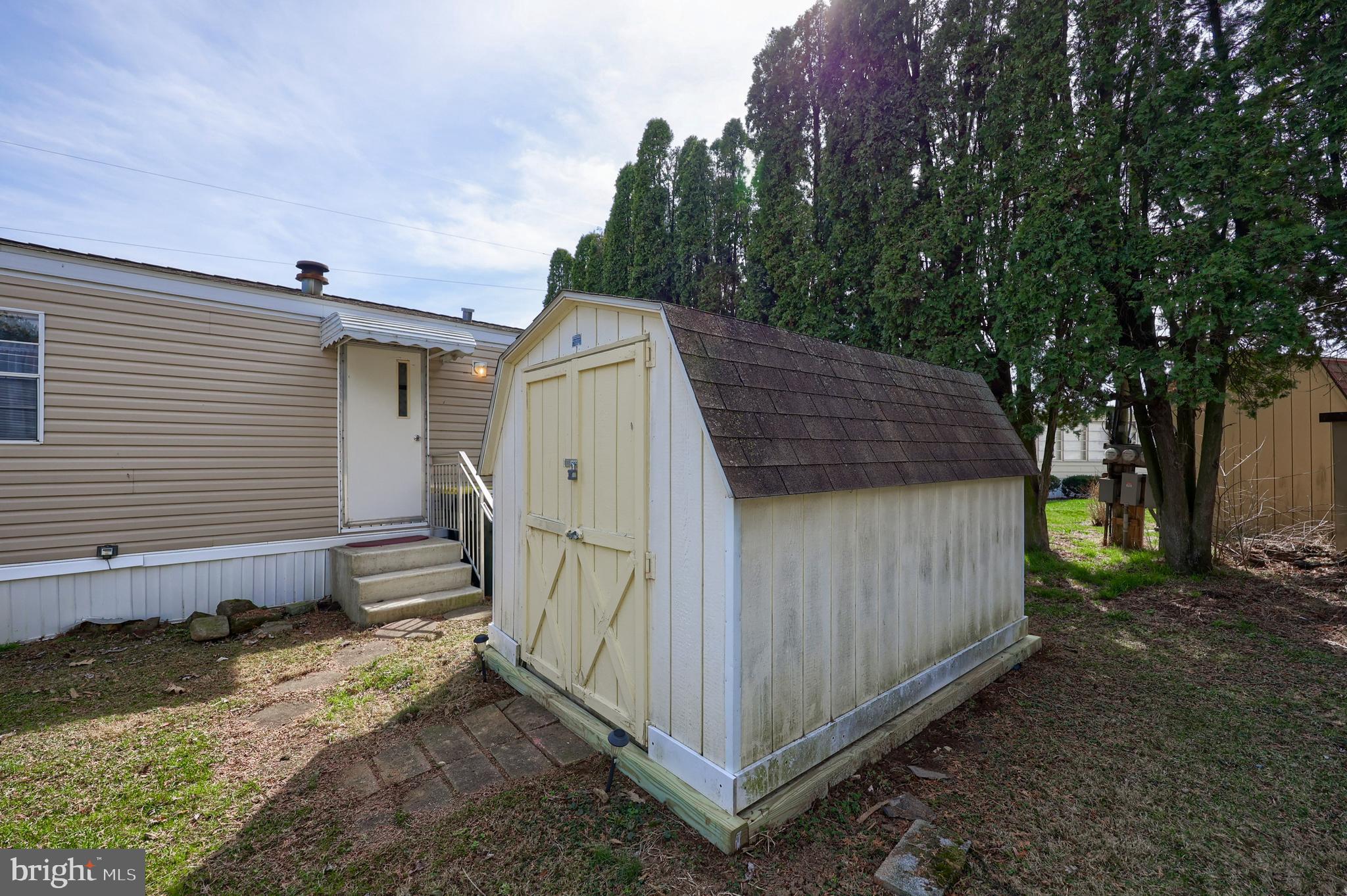 LOG CABIN COURT - Residential