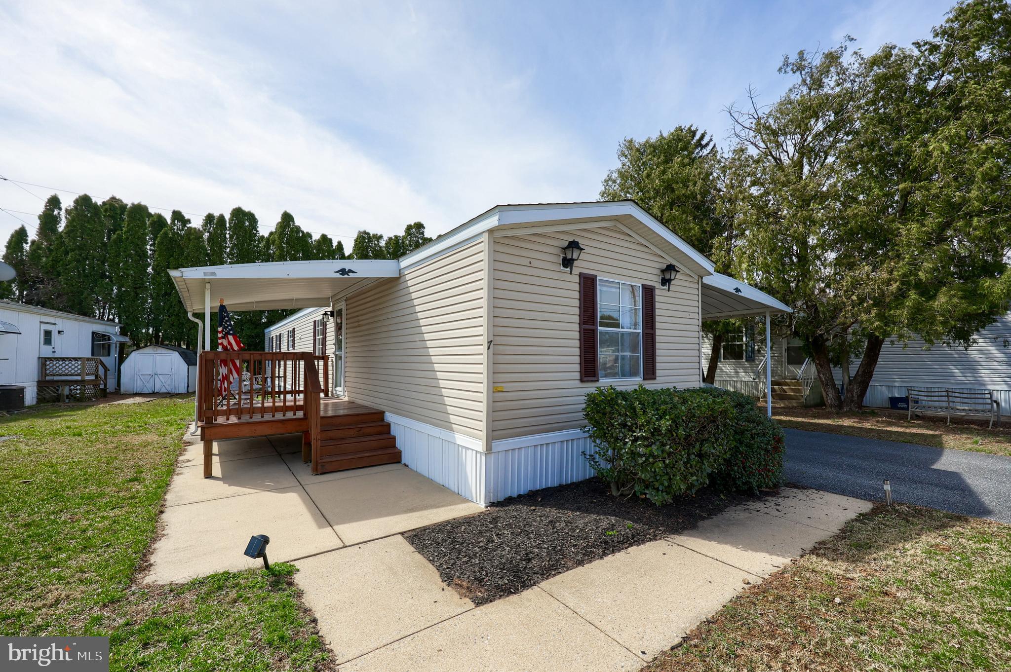 LOG CABIN COURT - Residential