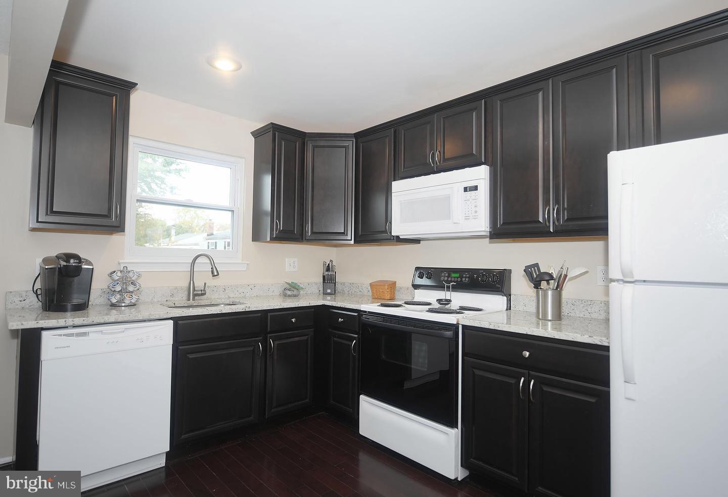 SEVEN COURTS - Residential Lease