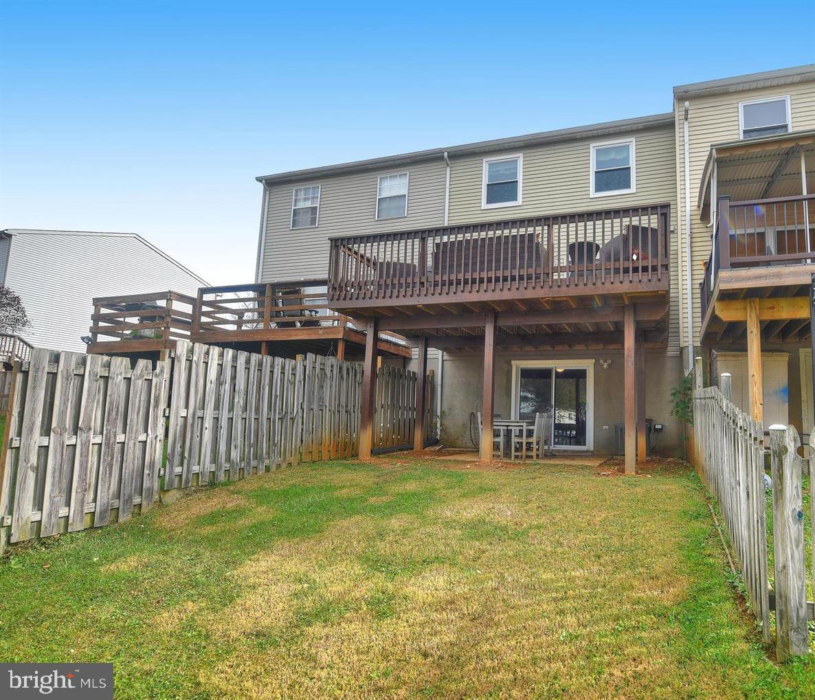 SEVEN COURTS - Residential Lease