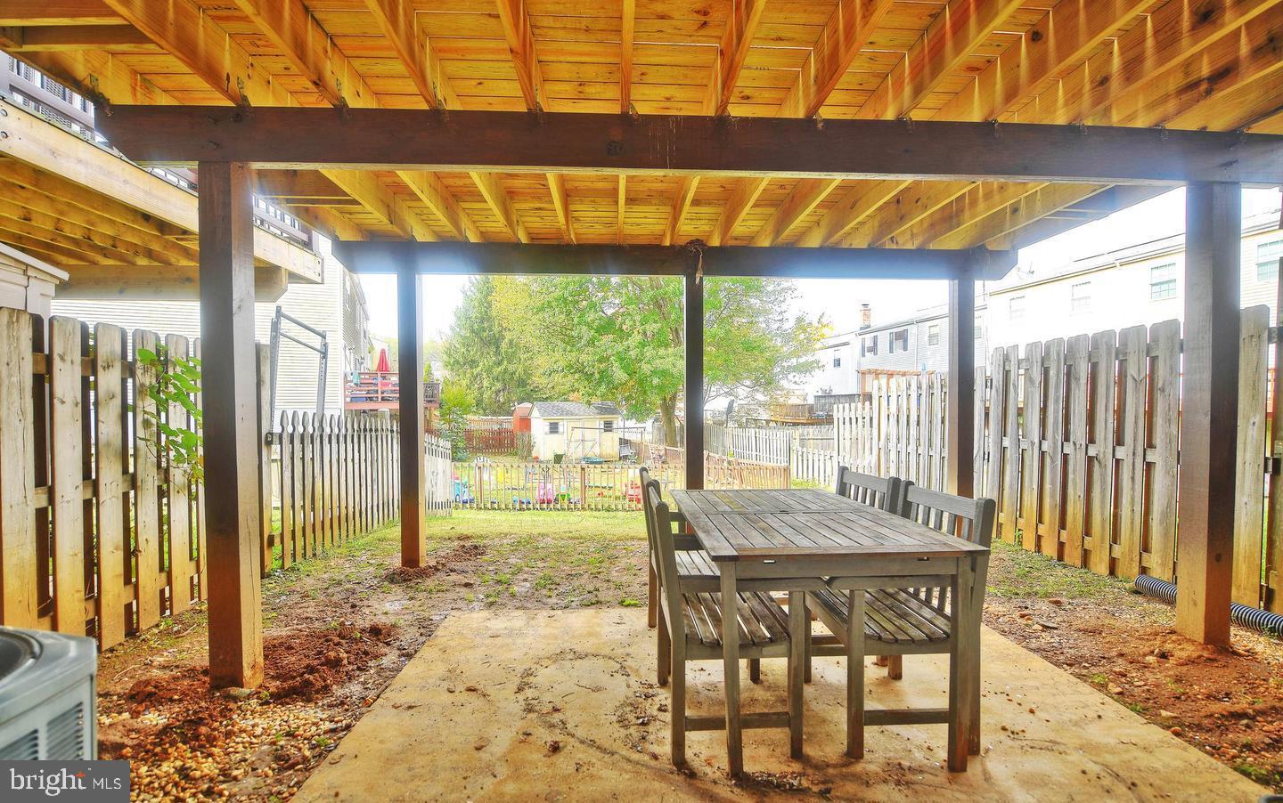 SEVEN COURTS - Residential Lease