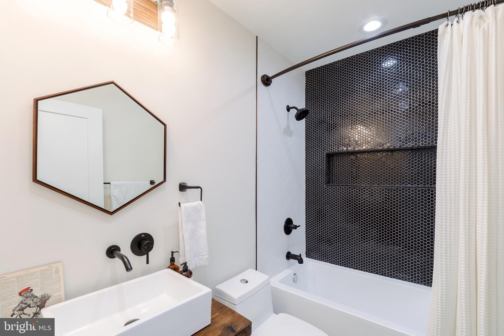 FISHTOWN - Residential Lease