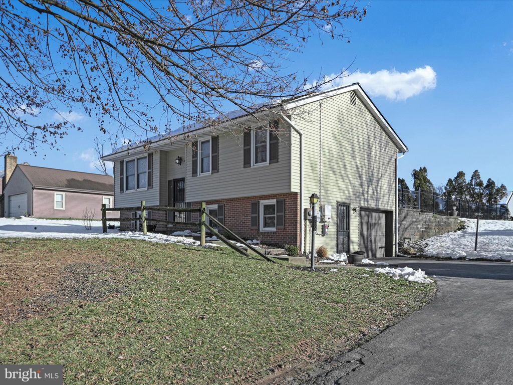 Photo of 1880 Stonemill Drive, Elizabethtown, PA 17022 (MLS # PALA2046952)