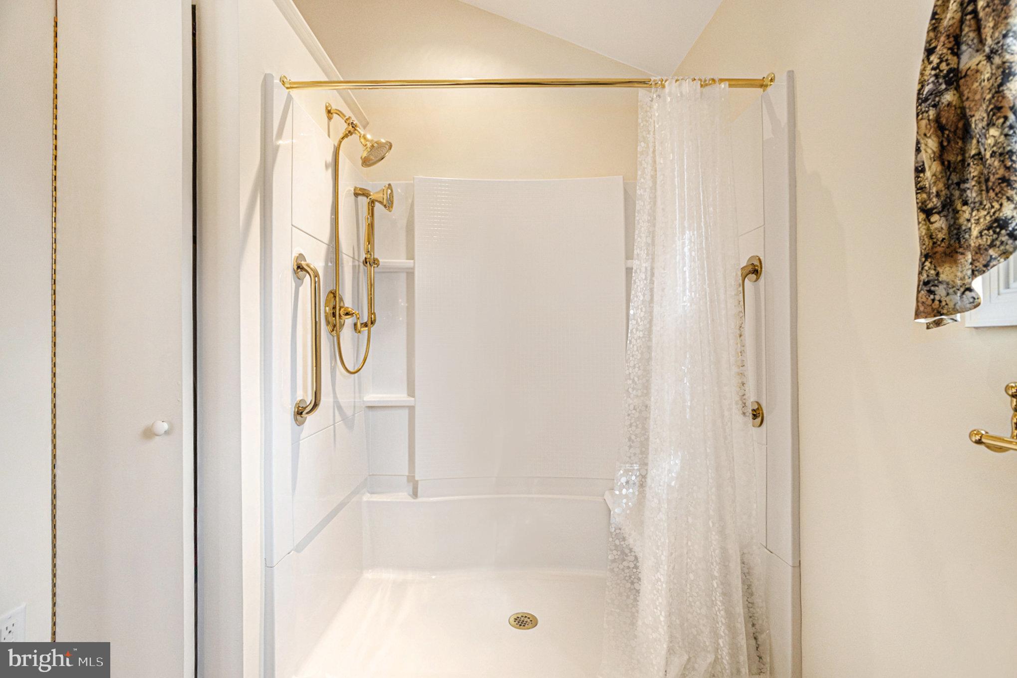 KIMBERLY KNOLL - Residential