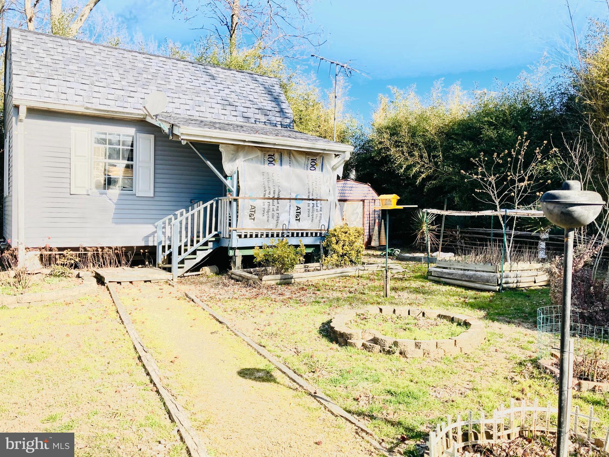 SOUTH LAWN - Residential