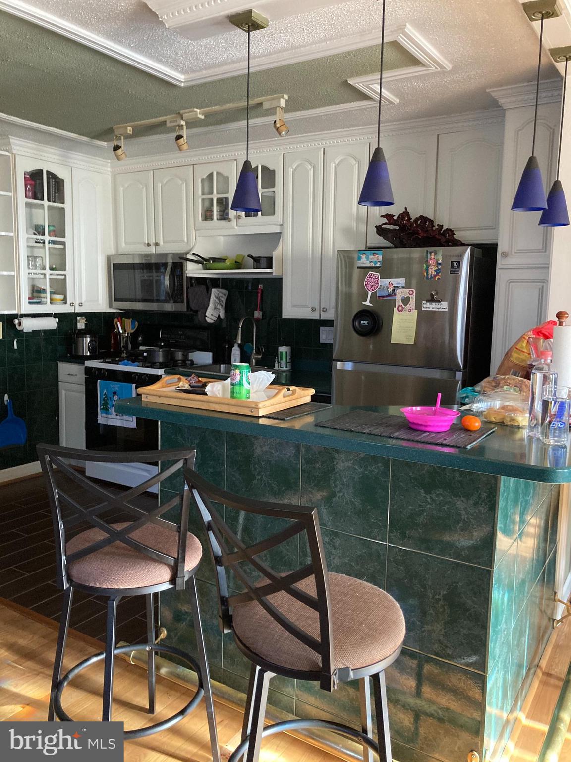 SOUTH LAWN - Residential