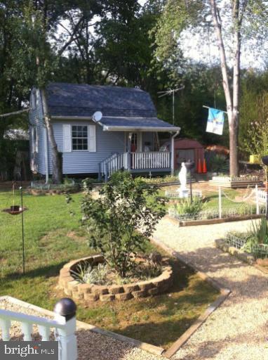 SOUTH LAWN - Residential