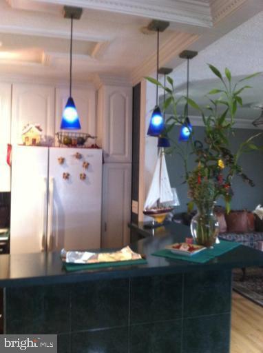 SOUTH LAWN - Residential