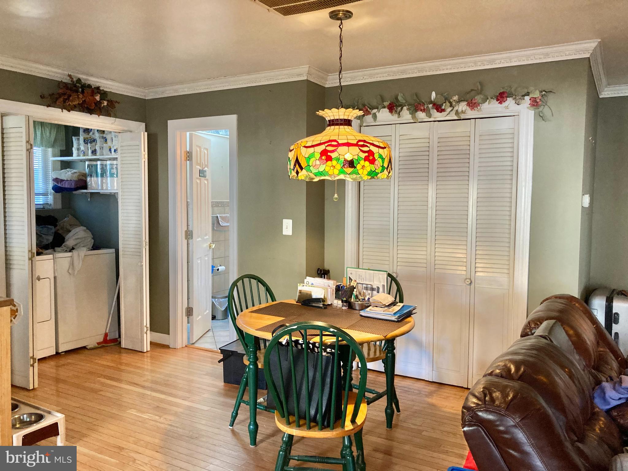 SOUTH LAWN - Residential