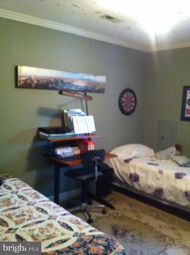 SOUTH LAWN - Residential