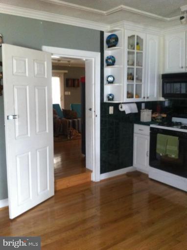 SOUTH LAWN - Residential