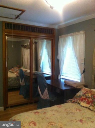 SOUTH LAWN - Residential