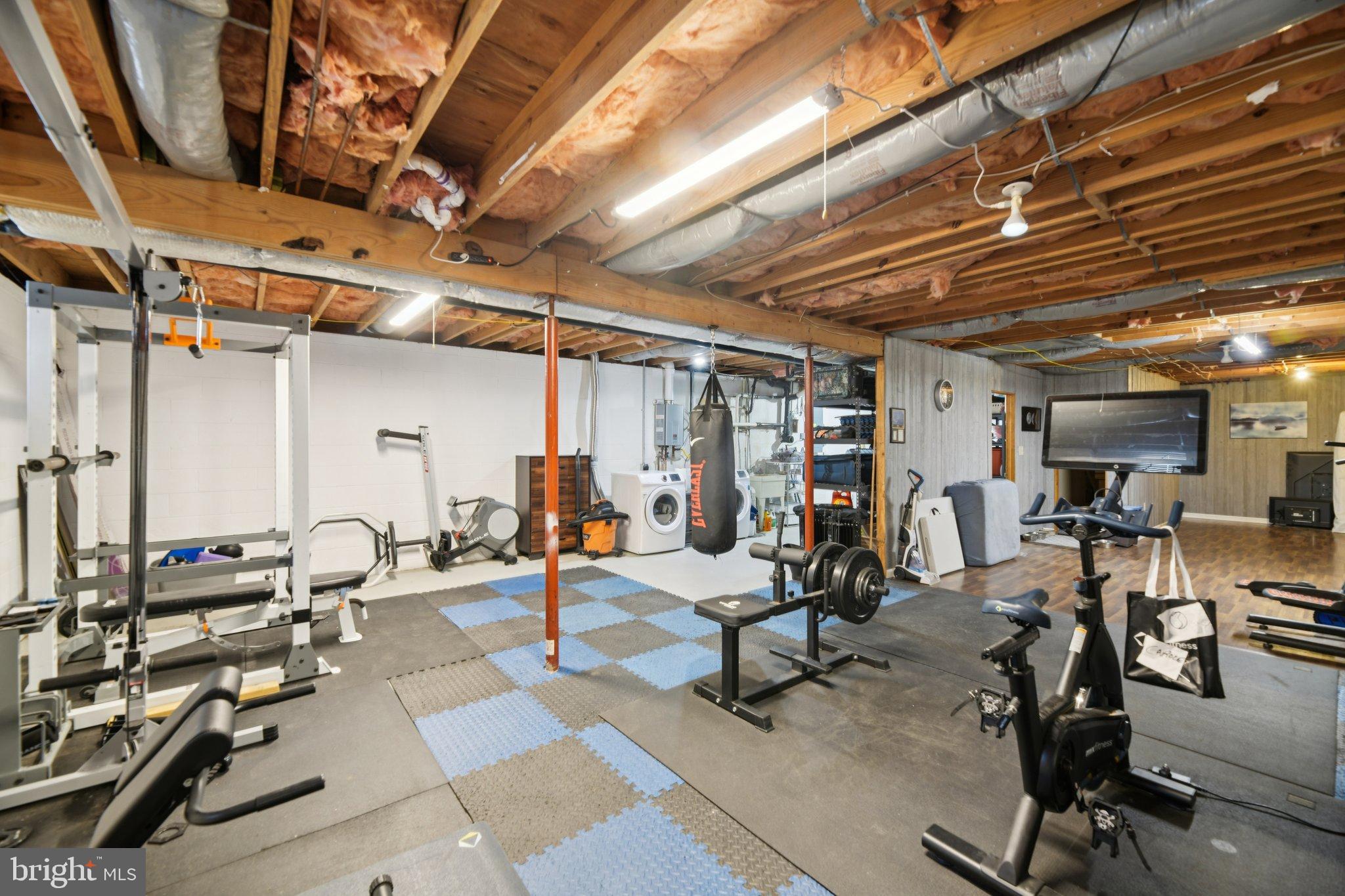 LAKE CAROLINE - Residential