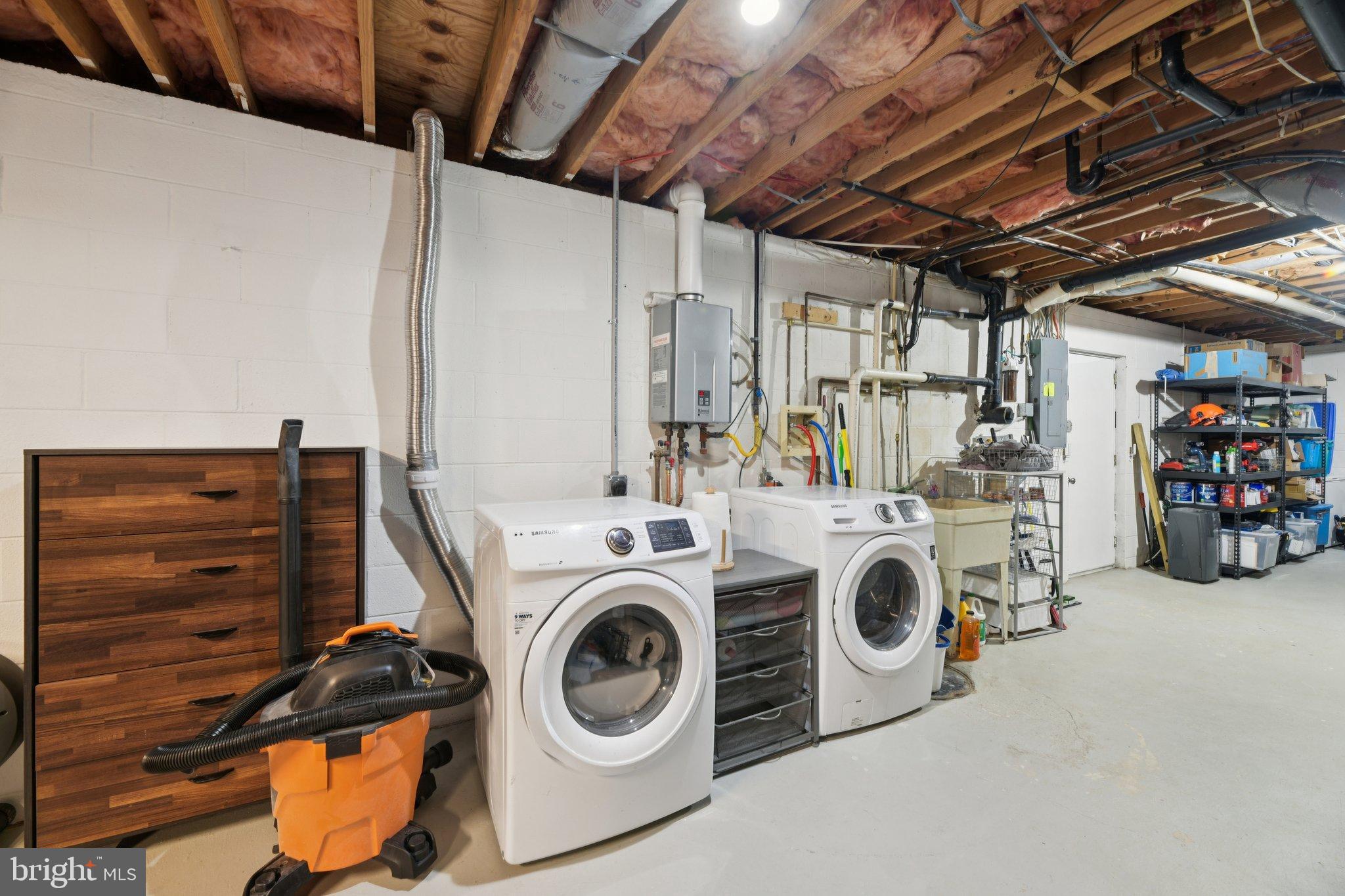 LAKE CAROLINE - Residential