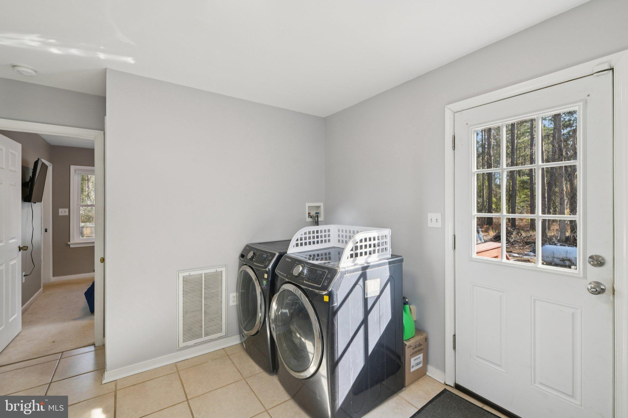 LAKE CAROLINE - Residential