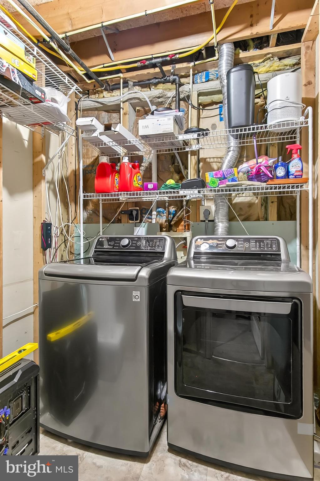 KNOLLS AT MIDDLE RUN - Residential