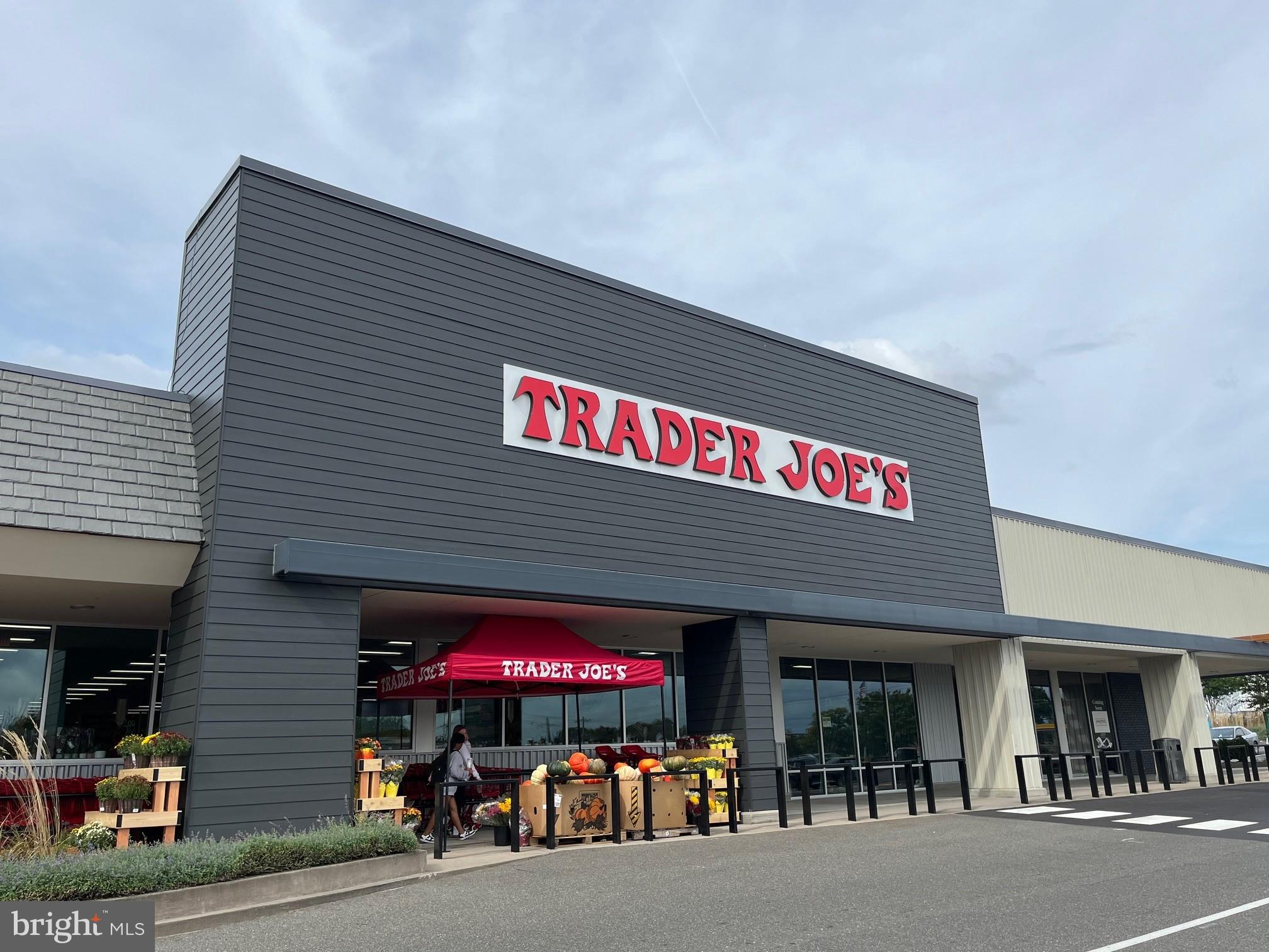 KNOLLS AT MIDDLE RUN - Residential