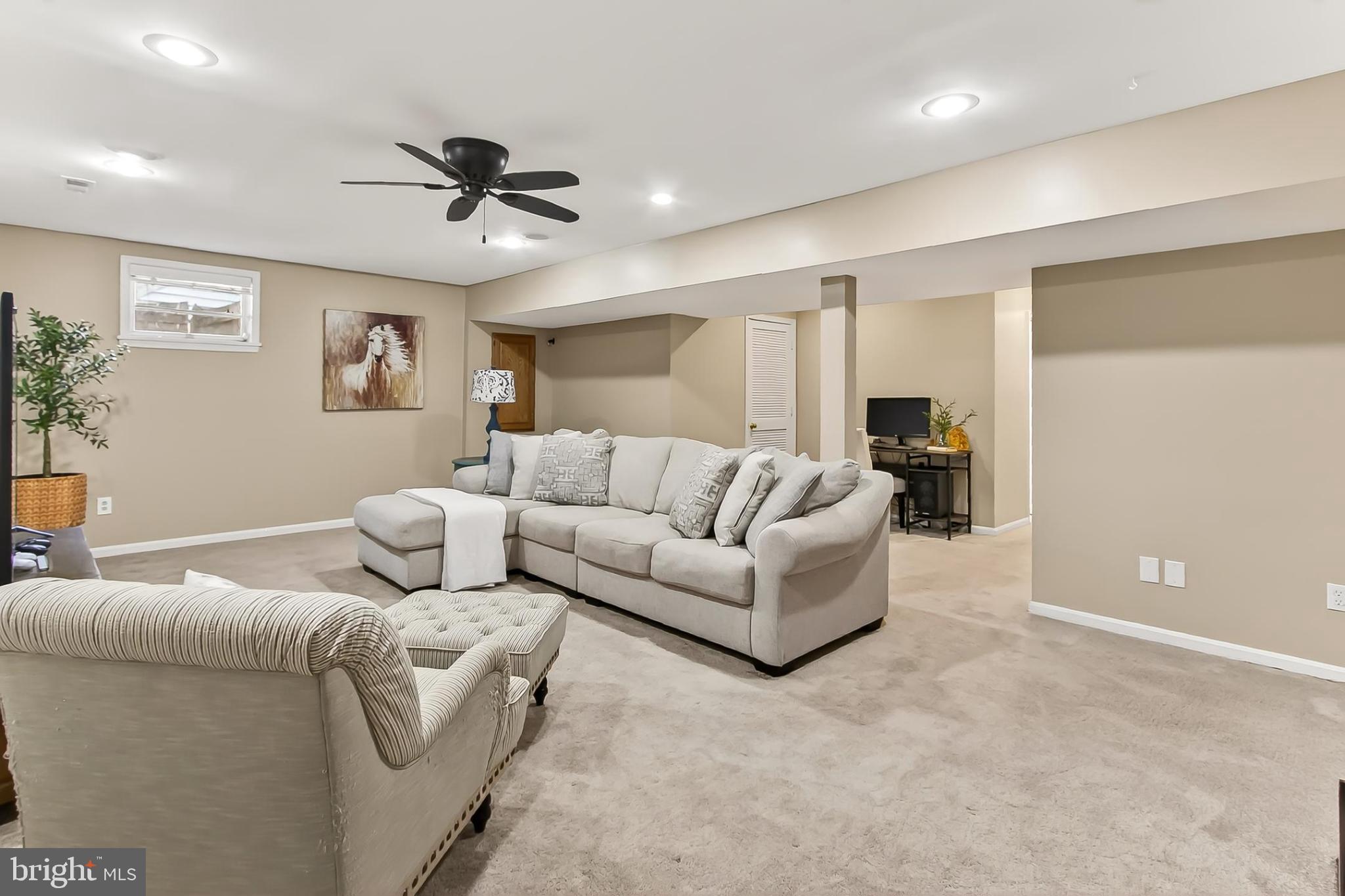 KNOLLS AT MIDDLE RUN - Residential