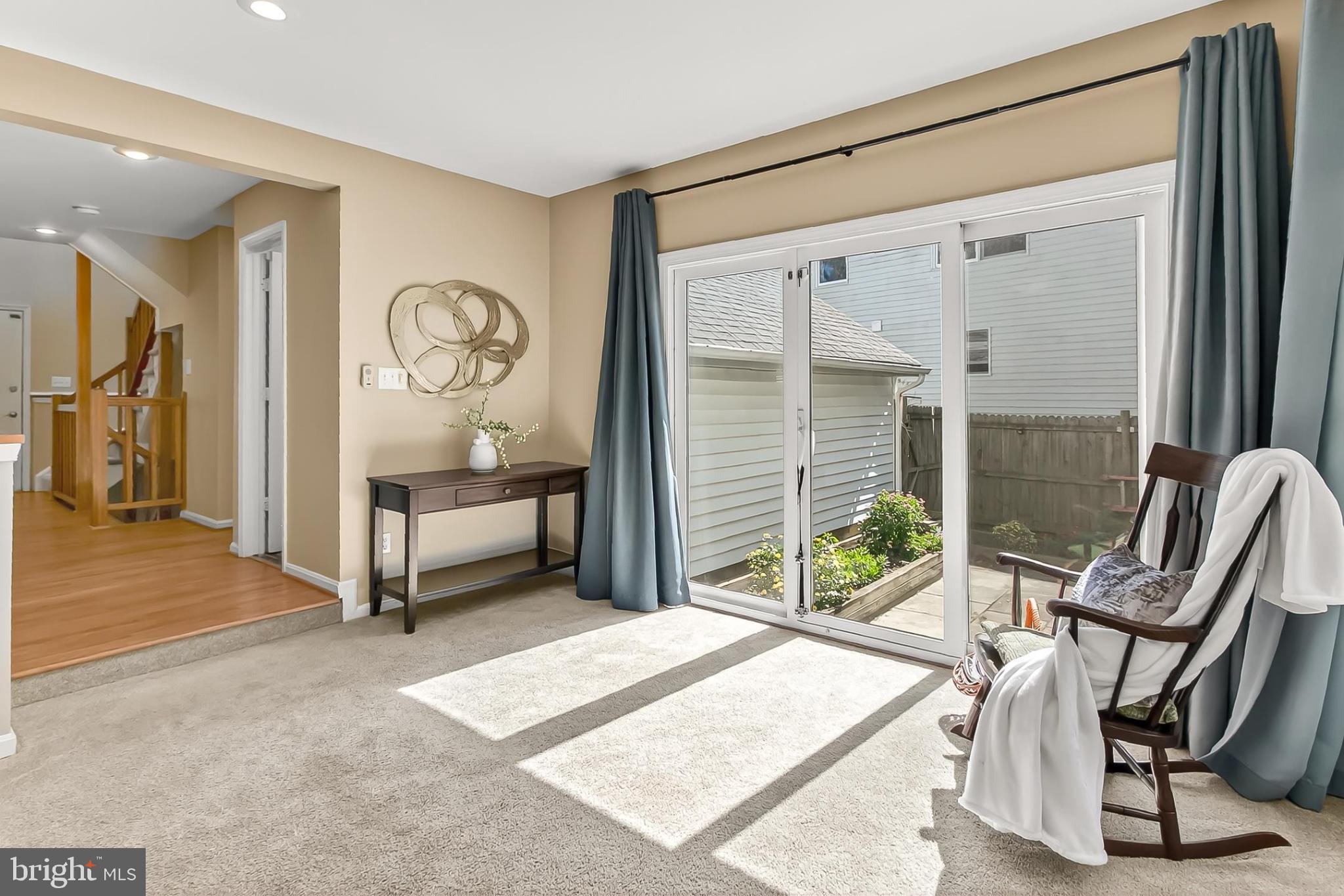 KNOLLS AT MIDDLE RUN - Residential