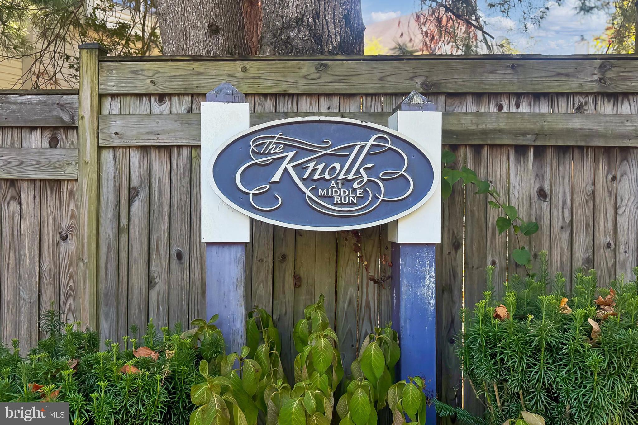 KNOLLS AT MIDDLE RUN - Residential