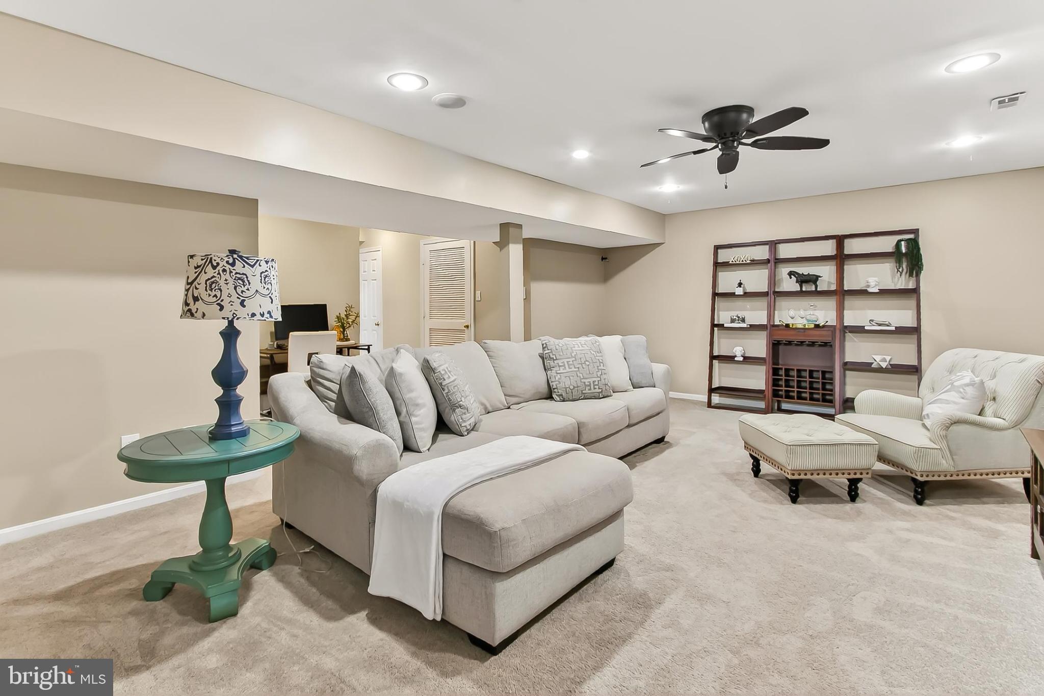 KNOLLS AT MIDDLE RUN - Residential