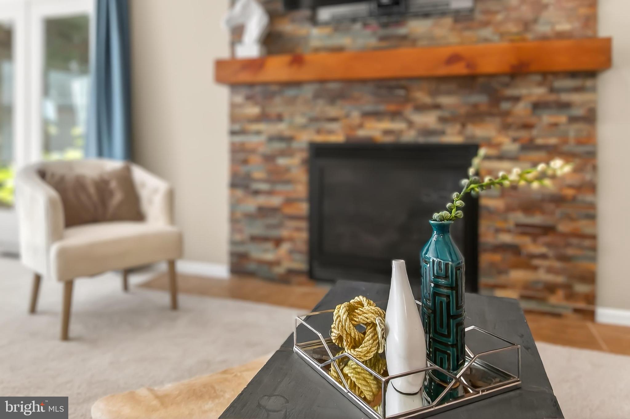 KNOLLS AT MIDDLE RUN - Residential