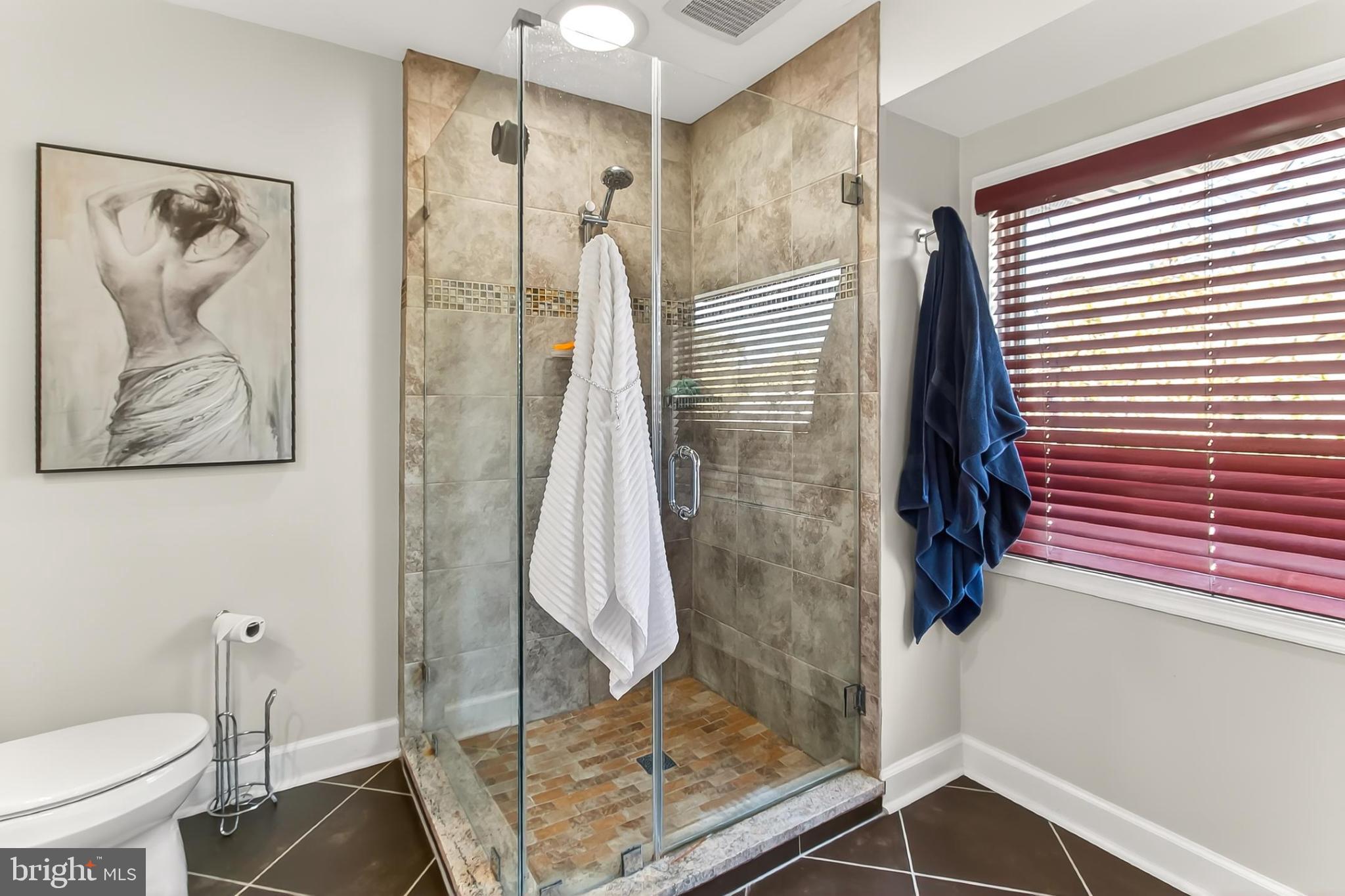 KNOLLS AT MIDDLE RUN - Residential