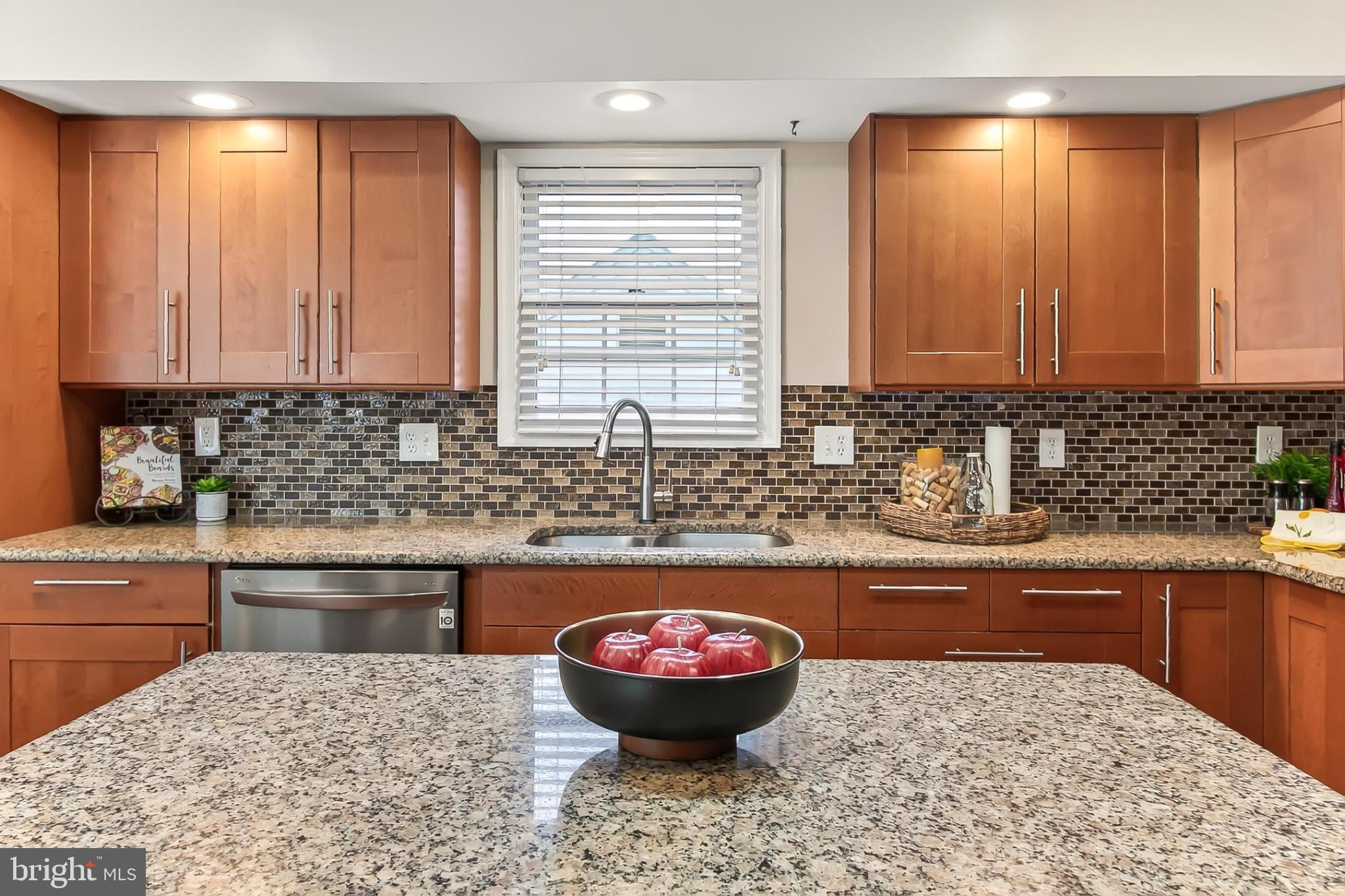 KNOLLS AT MIDDLE RUN - Residential