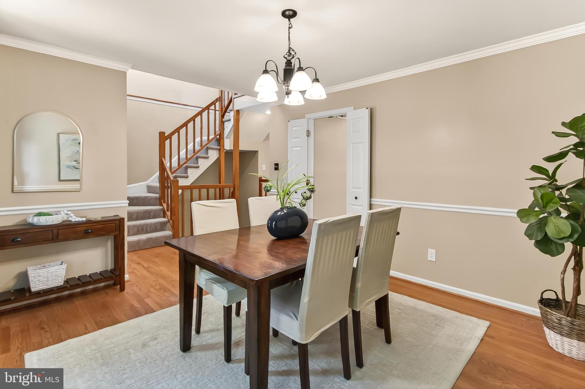 KNOLLS AT MIDDLE RUN - Residential