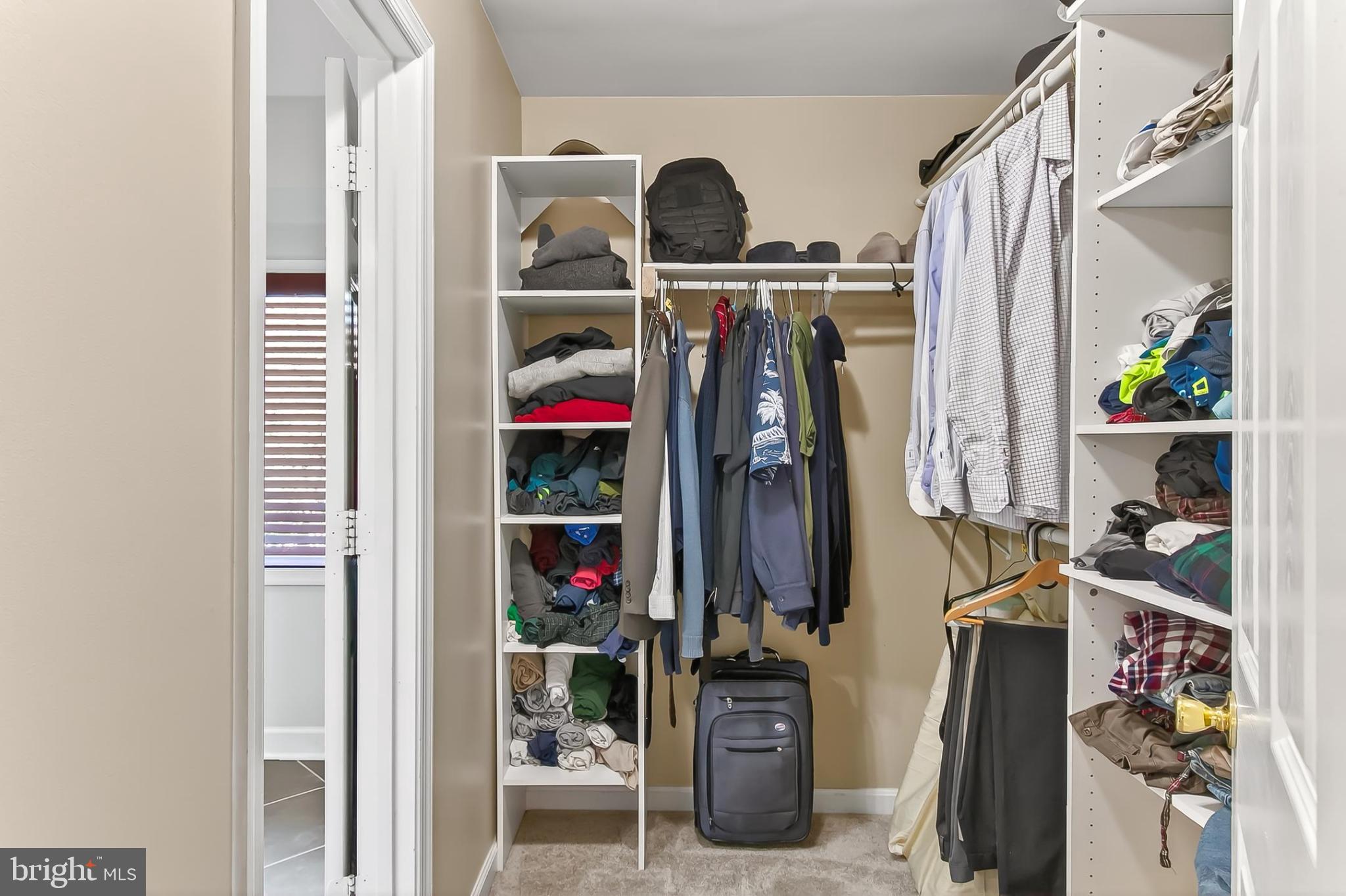 KNOLLS AT MIDDLE RUN - Residential